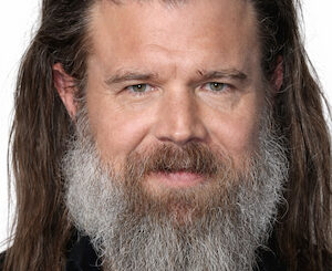The Transformation of Ryan Hurst: 2000 vs 2026.