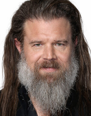 The Transformation of Ryan Hurst: 2000 vs 2026.